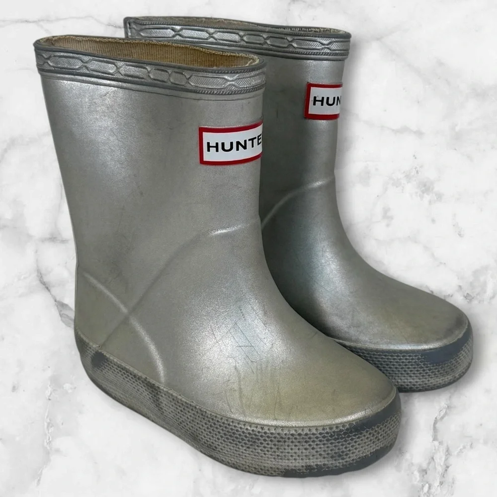 Hunter Kids First Classic Metallic Rain Boots in silver size 4